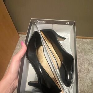 8N Women's Black Heels-nearly brand new!